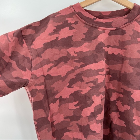 Lululemon Perfectly Oversized Crew Heritage 365 Pink Camo Rose, fits size 6-8 - Picture 4 of 6